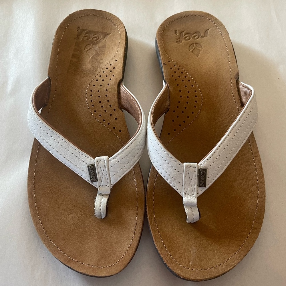 Reef Miss J-Bay White/Tan Leather Slip On Flip Flop Sandals Women's Size 6